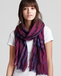 Add this scarf to your Burberry collection; in chic shades of violet it will enliven all your favorite looks.