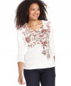 Karen Scott's petite floral print tee offers comfort and style! Pair with your favorite jeans for a complete look.