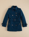 An absolute essential for the stylish child, this endlessly iconic Burberry trench is a trustworthy investment piece.
