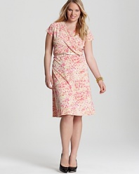 A closet essential, this Jones New York Collection Plus wrap dress pairs a flattering silhouette with delicate florals for feminine charm.