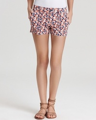 Imbued with a punchy floral print, these Splendid shorts brighten up your summer portfolio.