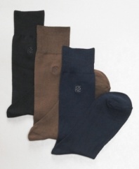 With moisture-wicking properties and an eco-friendly design, these sleek logo sock from Perry Ellis will keep your feet comfortably dry.