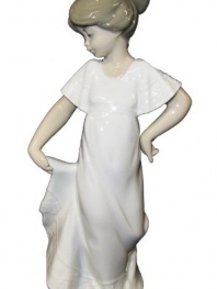 Nao by Lladro Collectible Porcelain Figurine: HOW PRETTY! - 8 3/4 tall - Young Girl